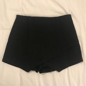 Black skort
